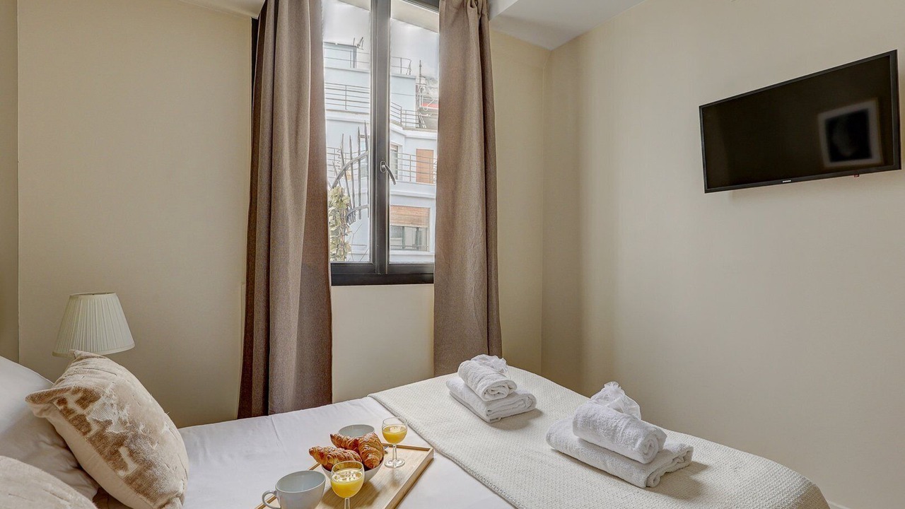 Photo of Bedroom in 8th Arrondissement