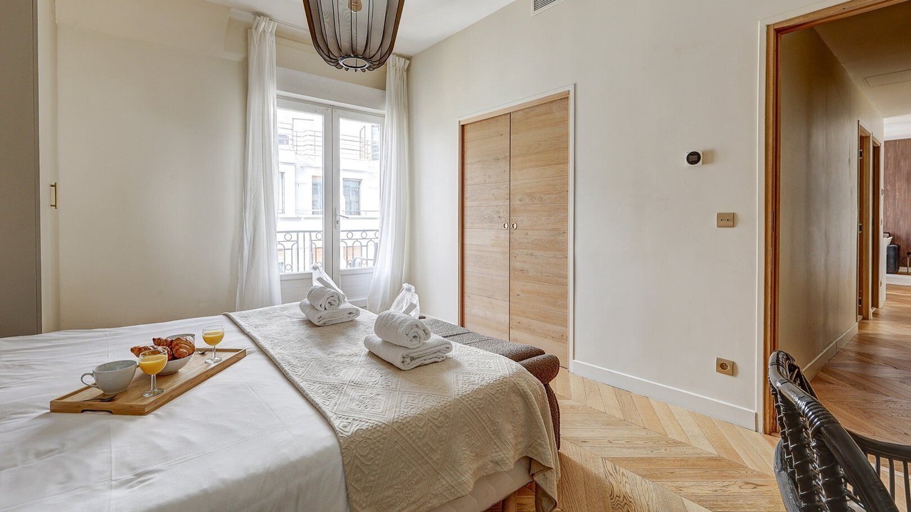 Photo of Bedroom in 8th Arrondissement