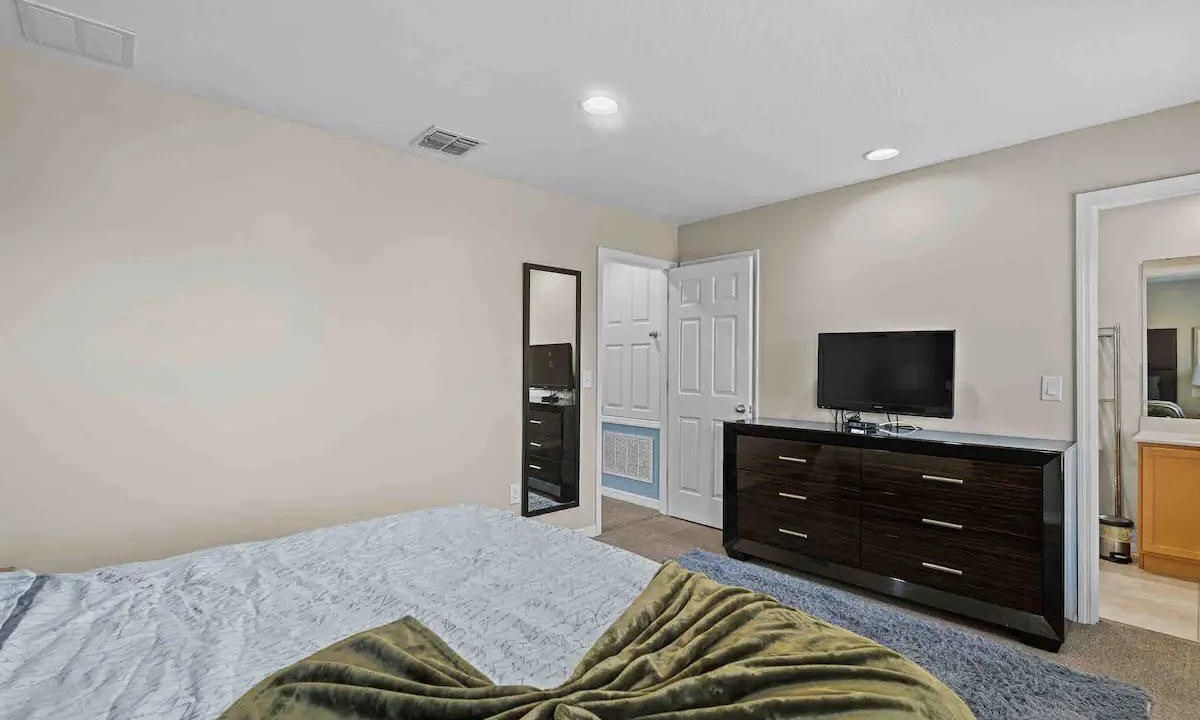 Photo of Bedroom in Sunset Lakes