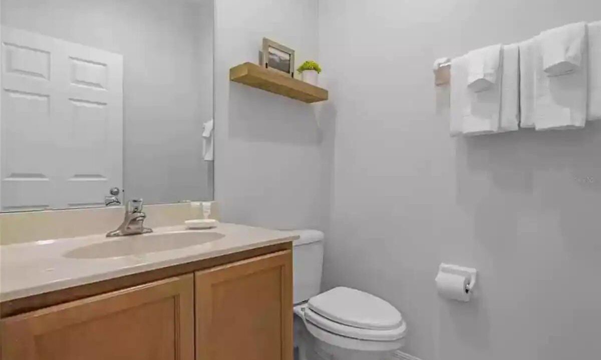 Photo of Bathroom in Sunset Lakes