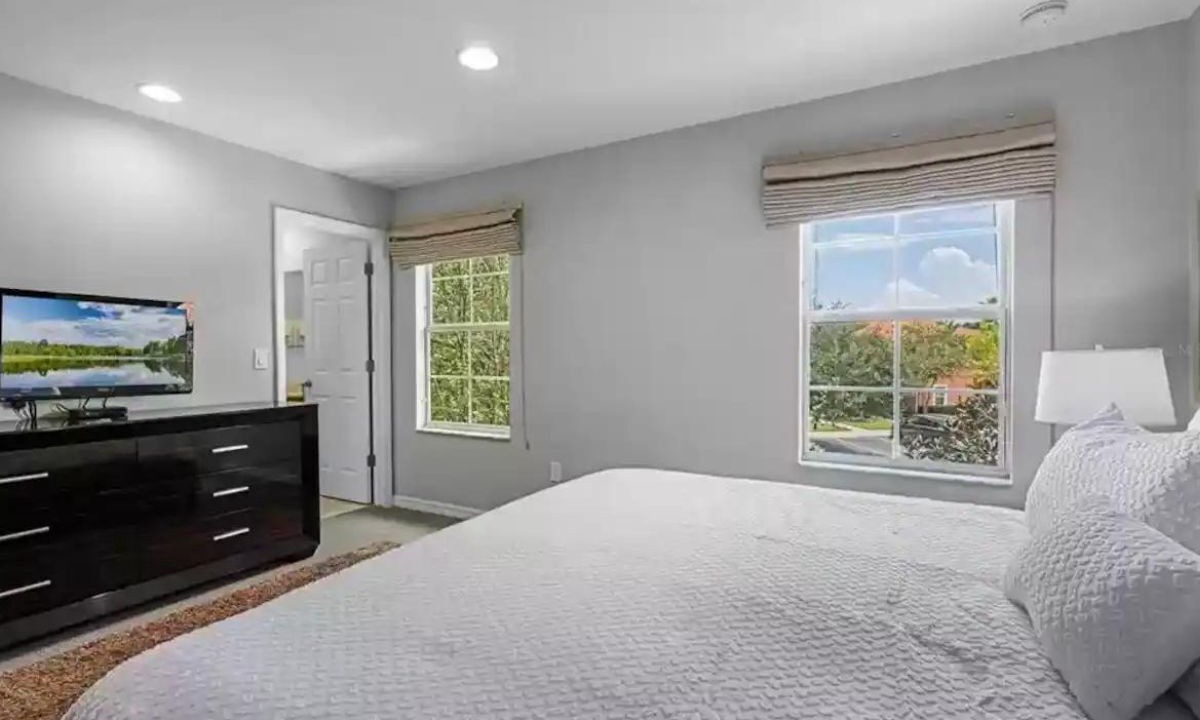 Photo of Bedroom in Sunset Lakes