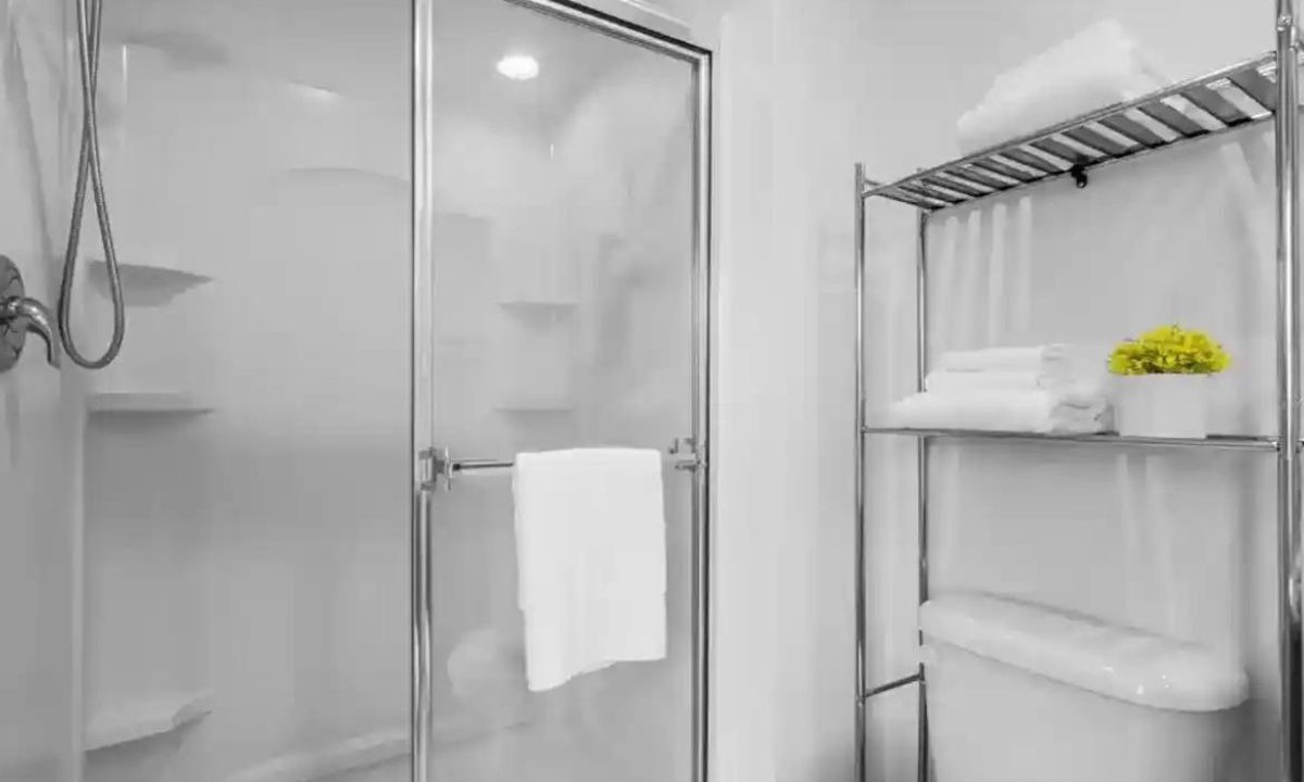 Photo of Bathroom in Sunset Lakes