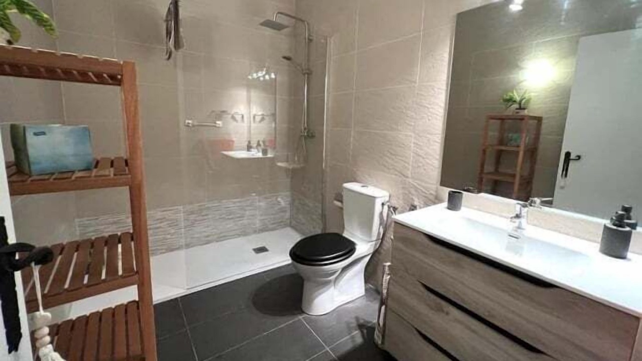 Photo of Bathroom in Err