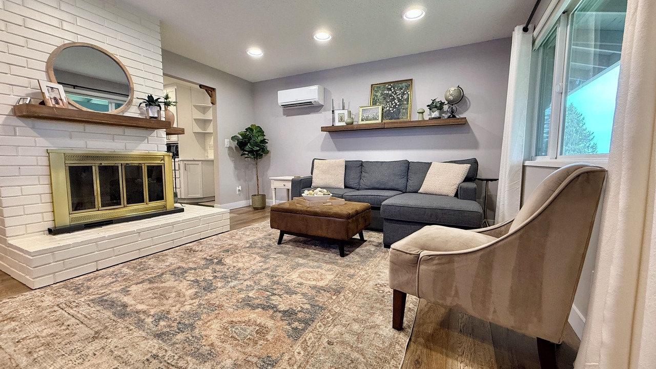 Photo of Livingroom in Bull Mountain