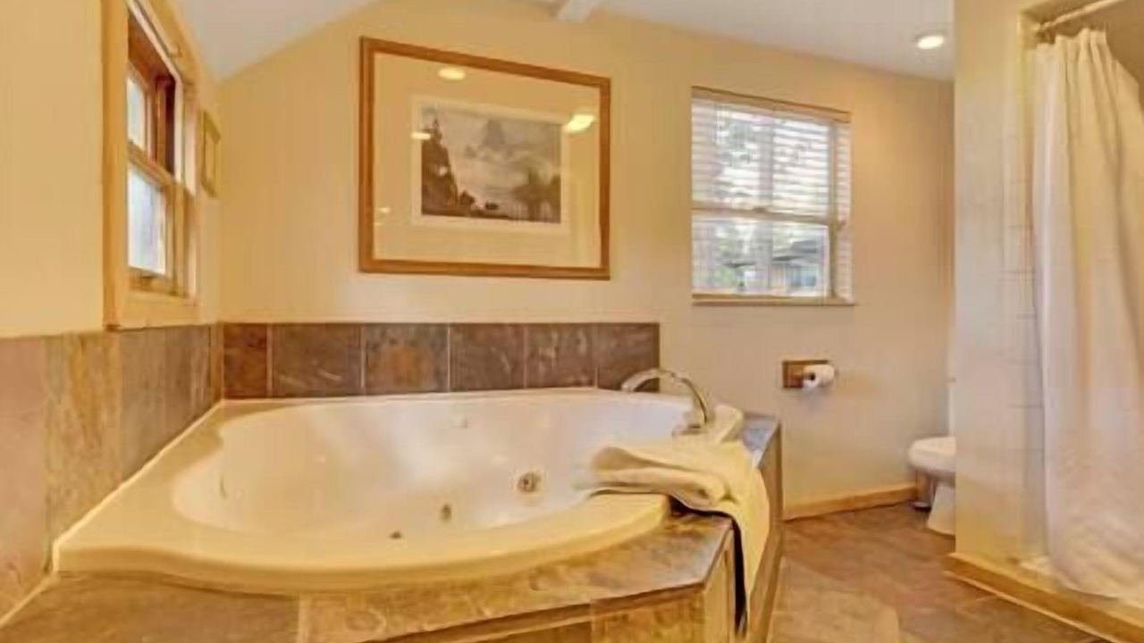 Photo of Bathroom in Lakeside Park
