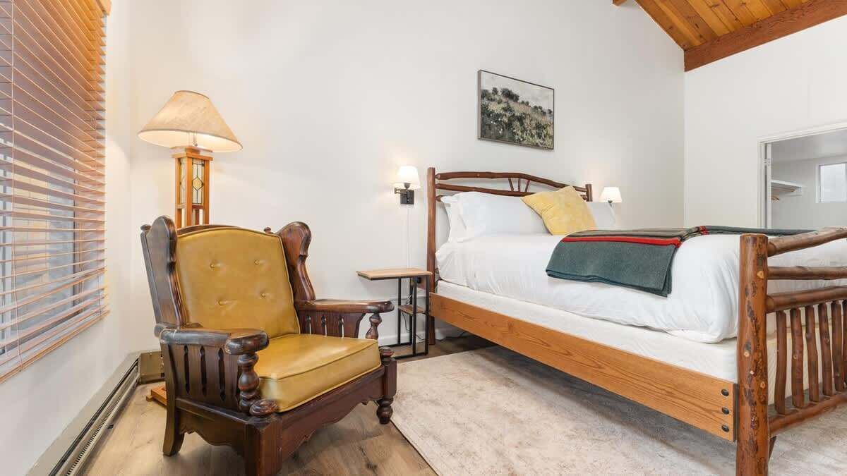 Photo of Bedroom in Springville