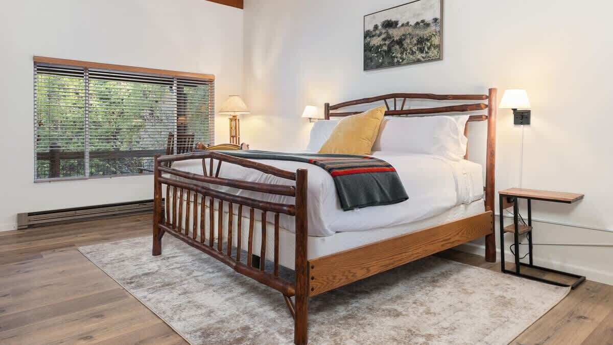 Photo of Bedroom in Springville