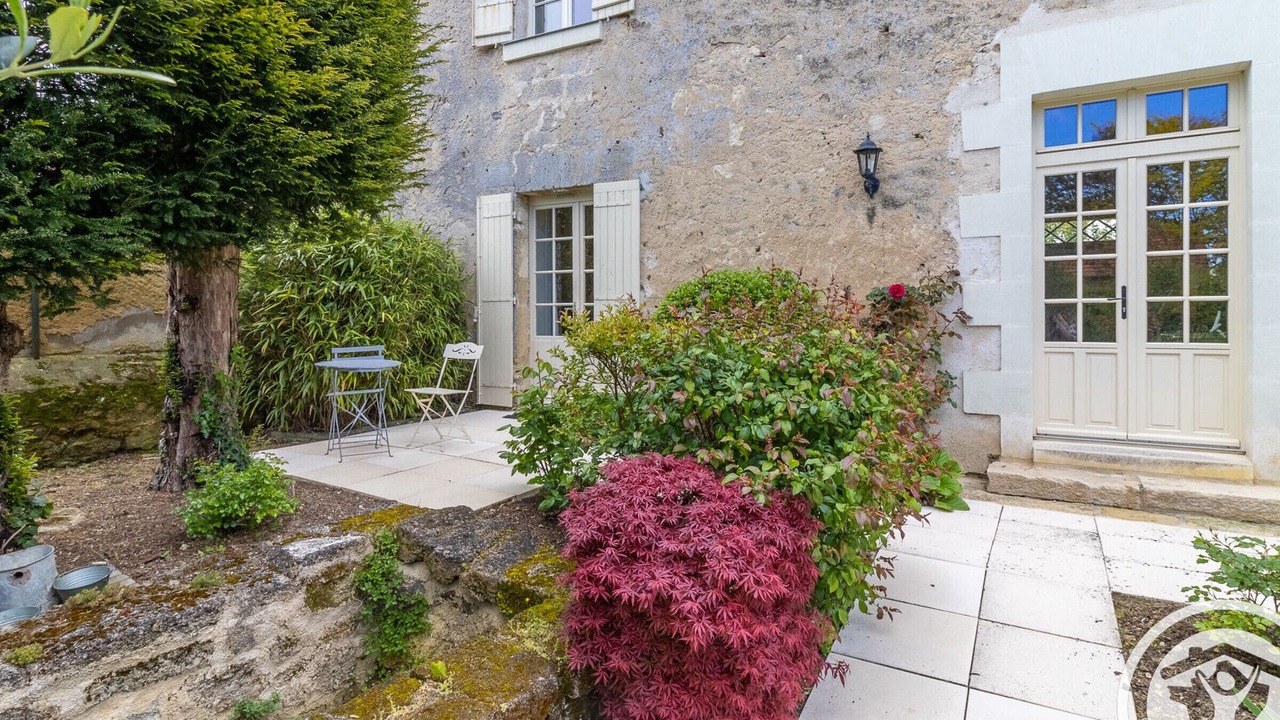 Photo of Patio Balcony in Saint-Georges-sur-Layon