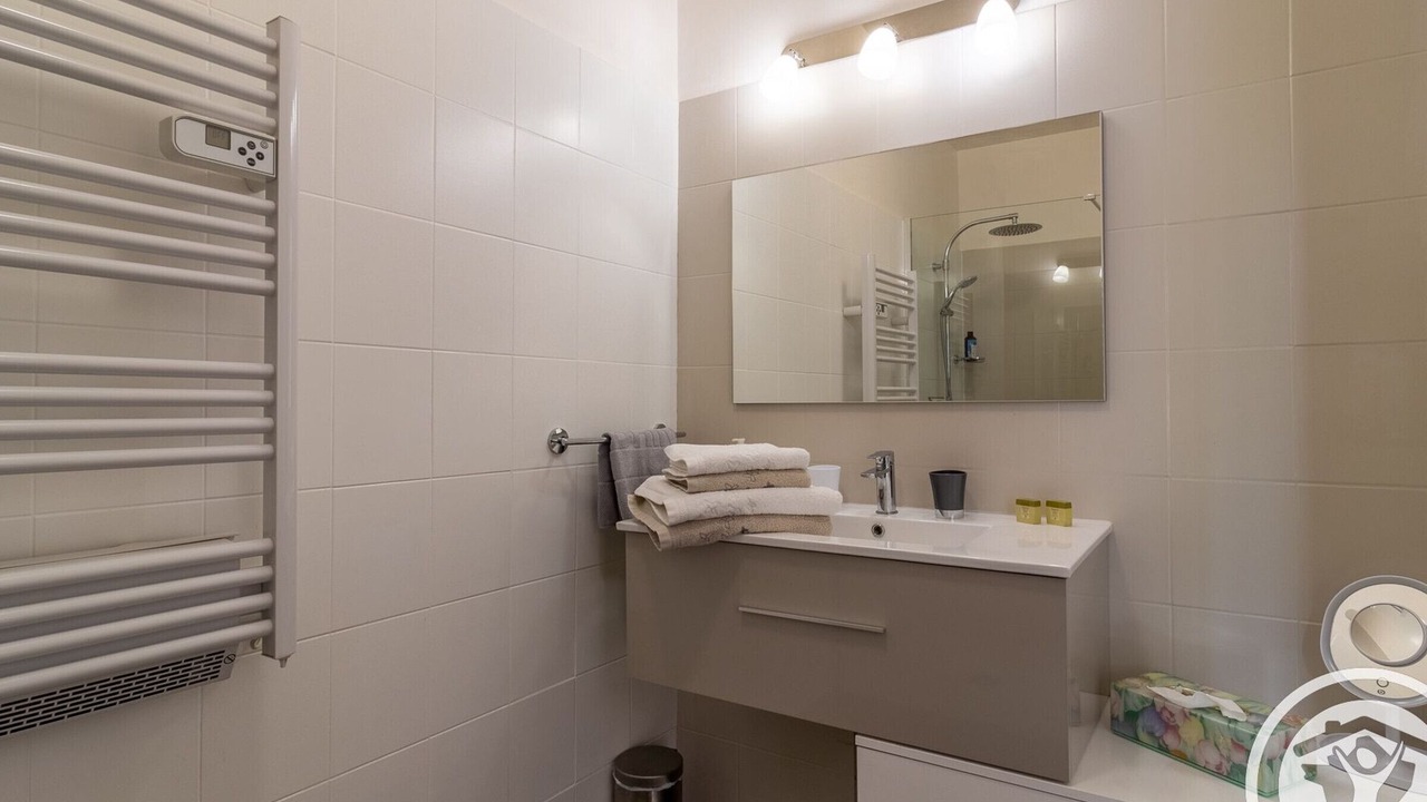 Photo of Bathroom in Saint-Georges-sur-Layon