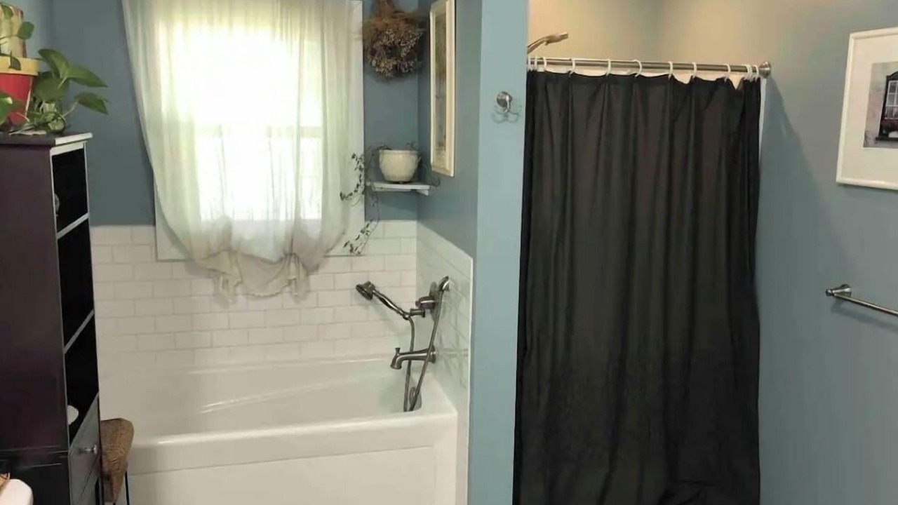 Photo of Bathroom in Maple Lake