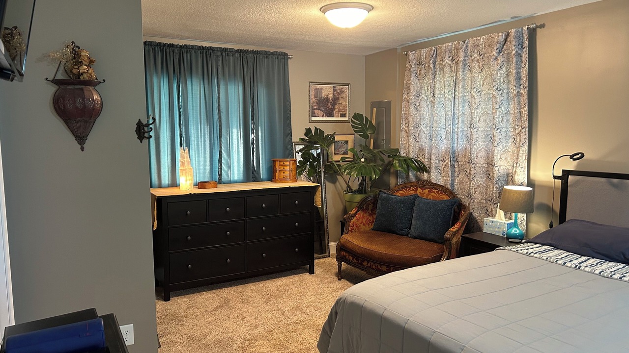 Photo of Bedroom in Maple Lake