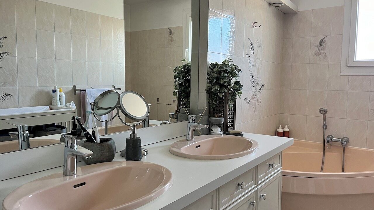 Photo of Bathroom in Lattes
