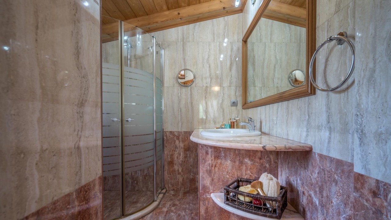 Photo of Bathroom in Fiolitis