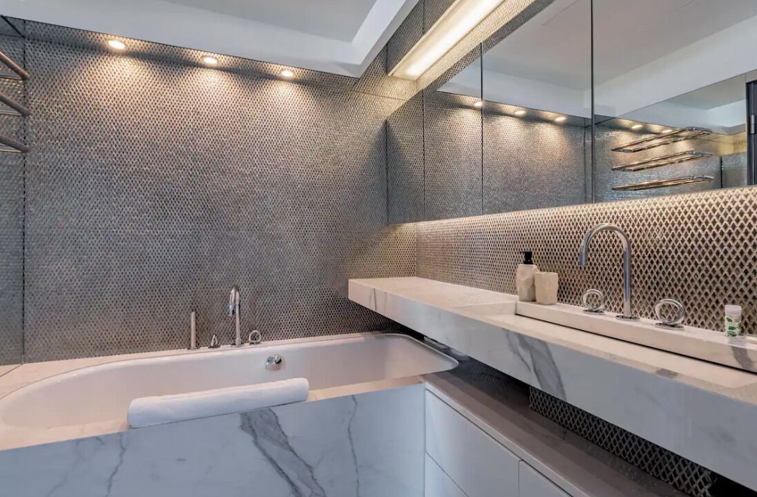Photo of Bathroom in Arsenal