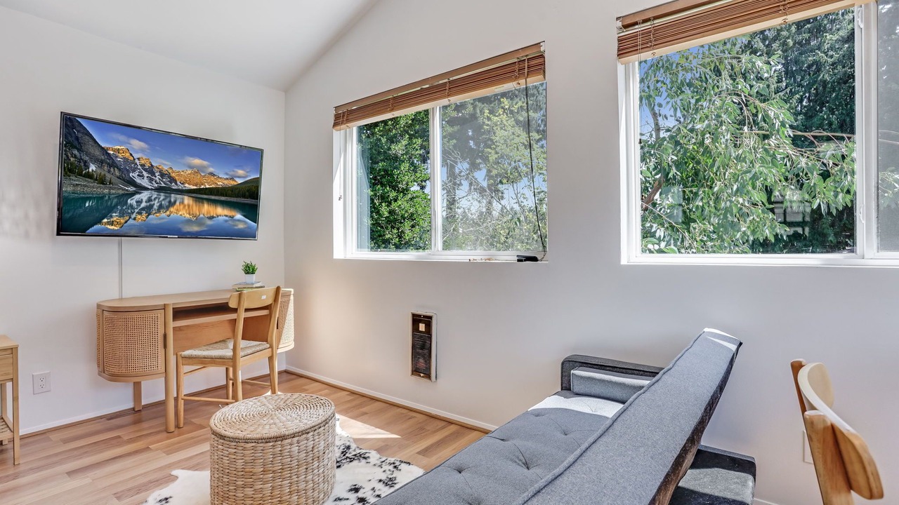 Photo of Livingroom in SeaTac