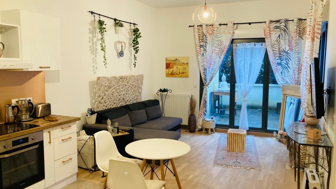 Photo of Livingroom in Clamart