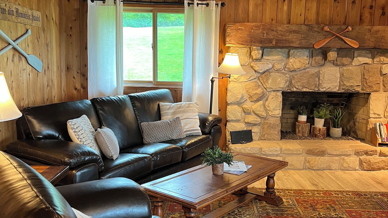 Photo of Livingroom in Granville Summit