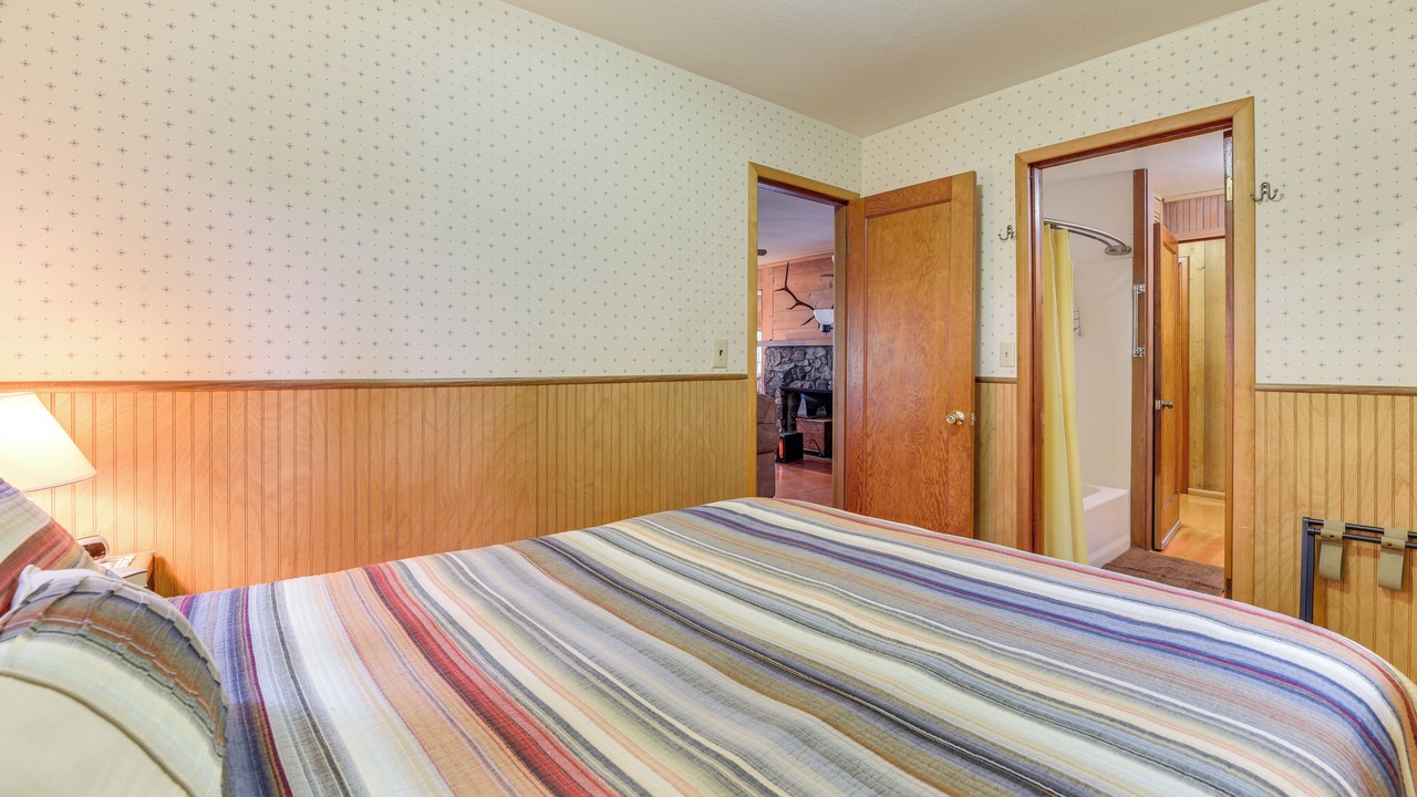 Photo of Bedroom in Grapeview