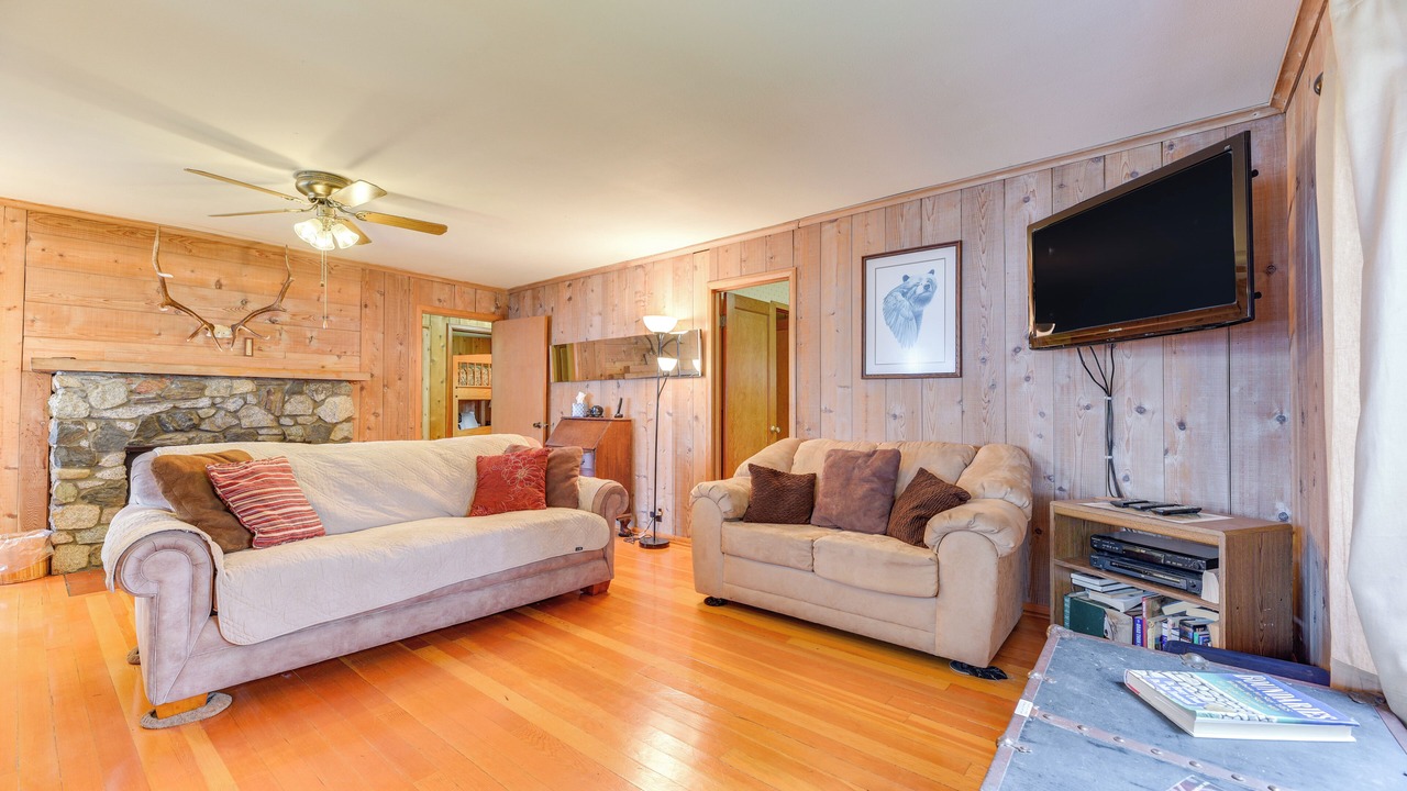 Photo of Bedroom in Grapeview