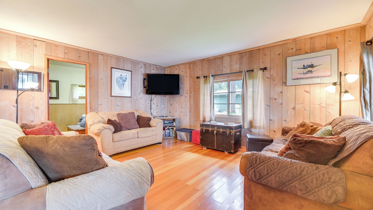 Photo of Livingroom in Grapeview