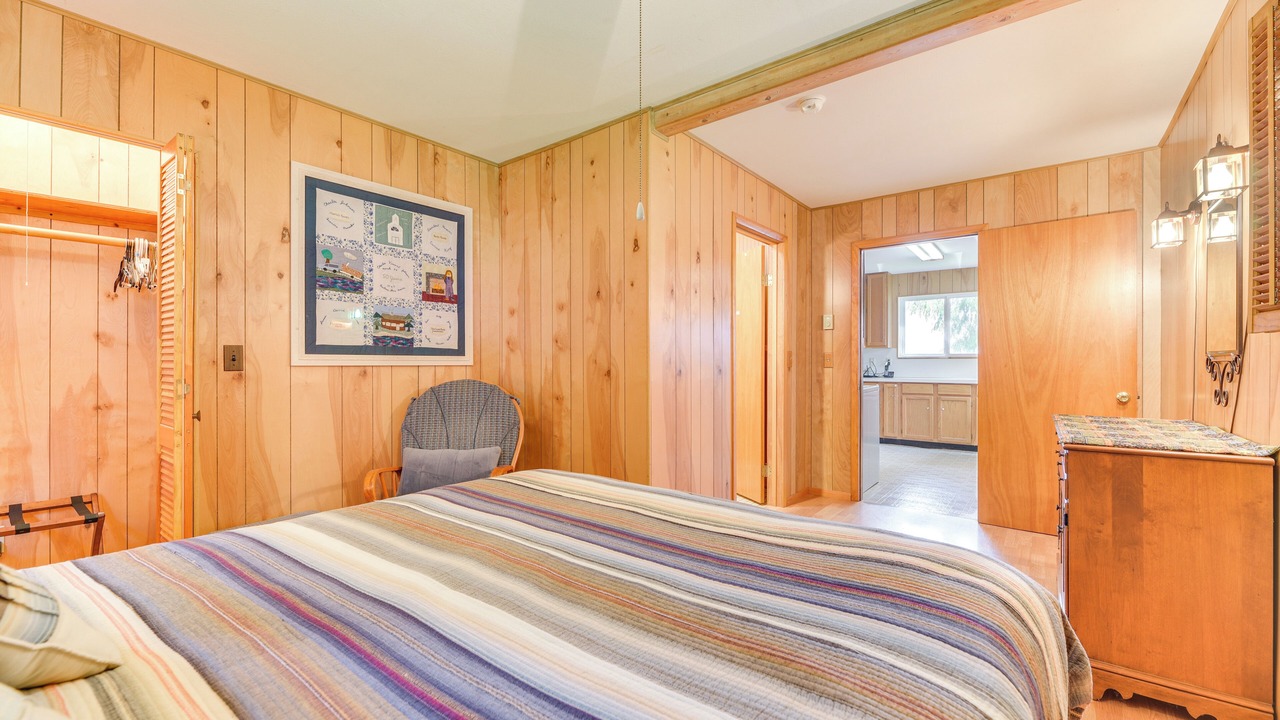 Photo of Bedroom in Grapeview