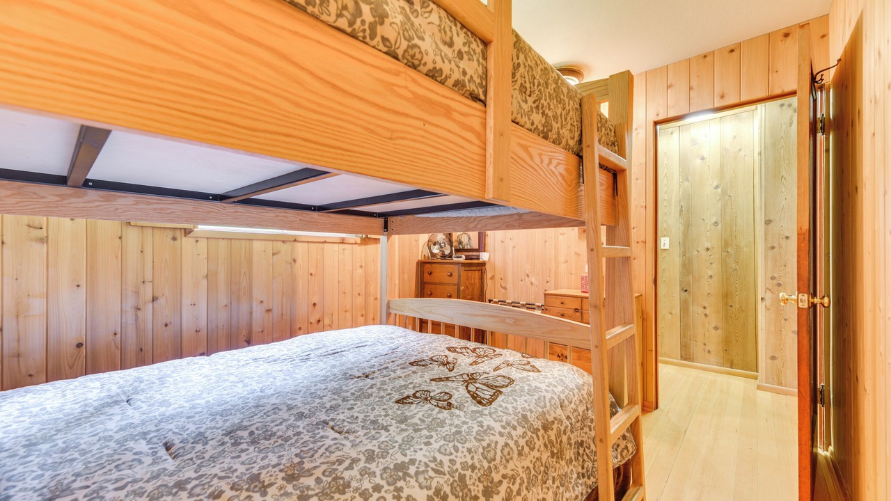 Photo of Bedroom in Grapeview