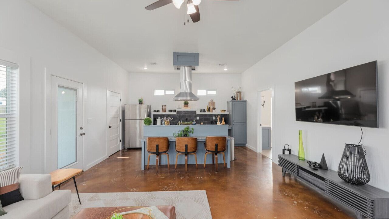 Photo of Livingroom in La Grange