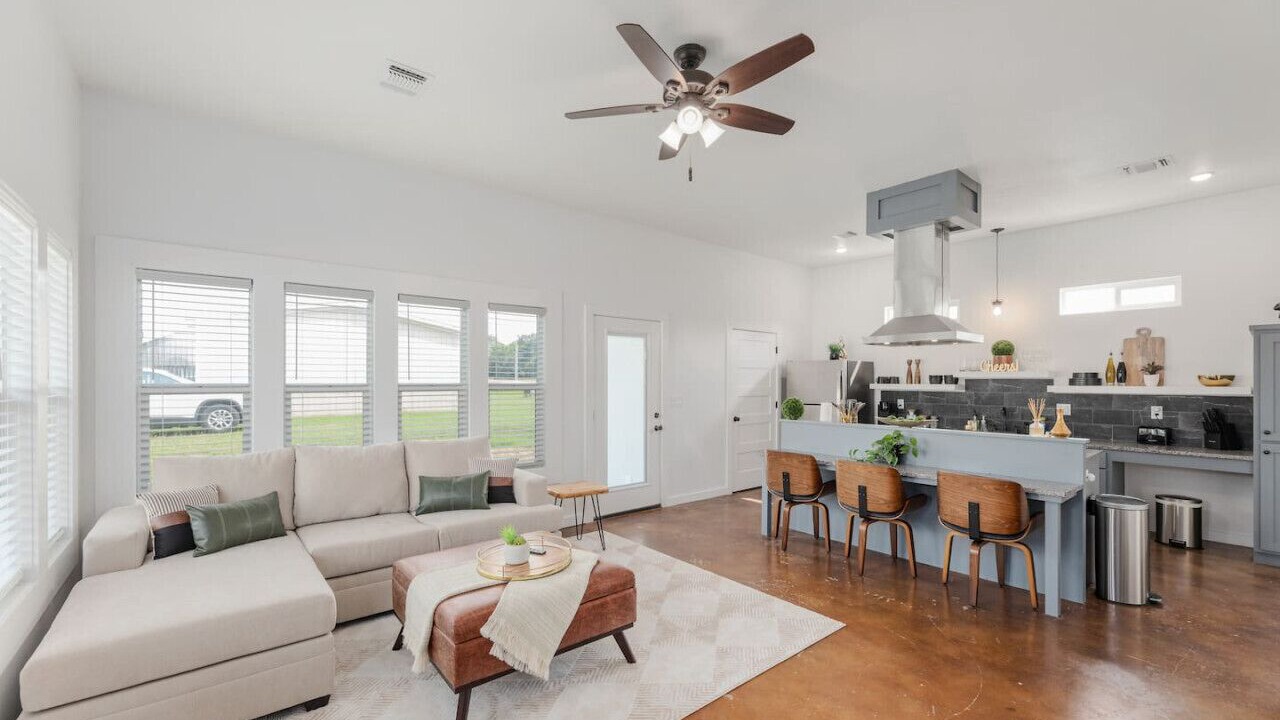 Photo of Livingroom in La Grange