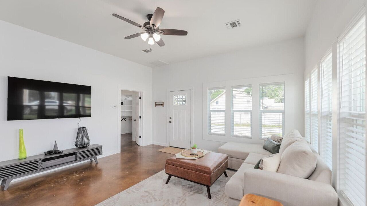 Photo of Livingroom in La Grange