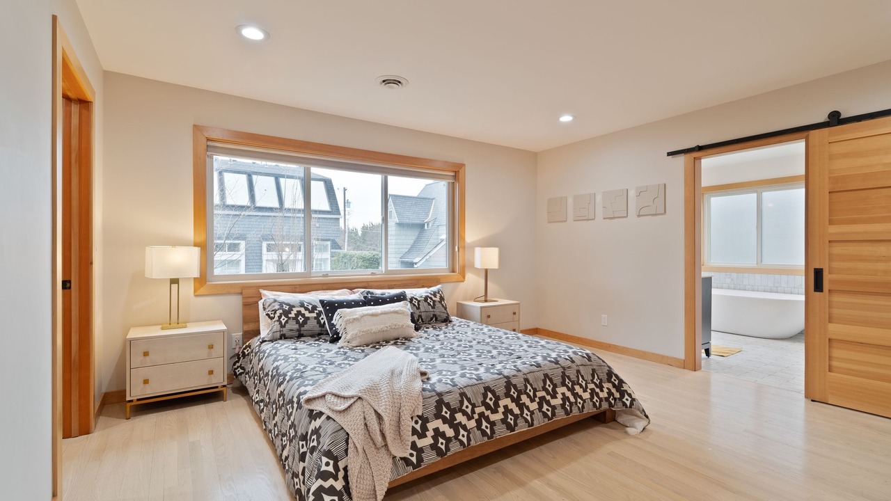 Photo of Others in Cliff - Cannon