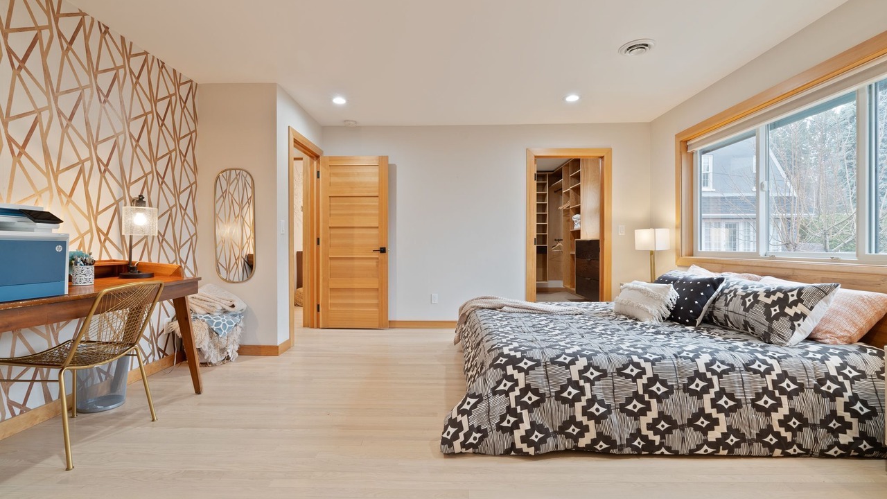 Photo of Others in Cliff - Cannon