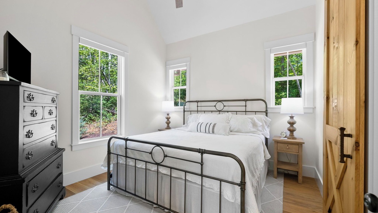 Photo of Bedroom in Taylors