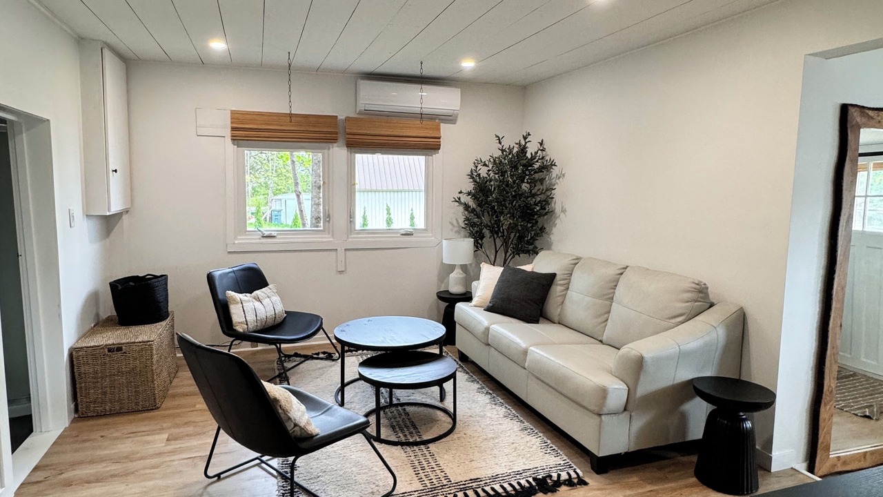 Photo of Livingroom in Laurentian Valley