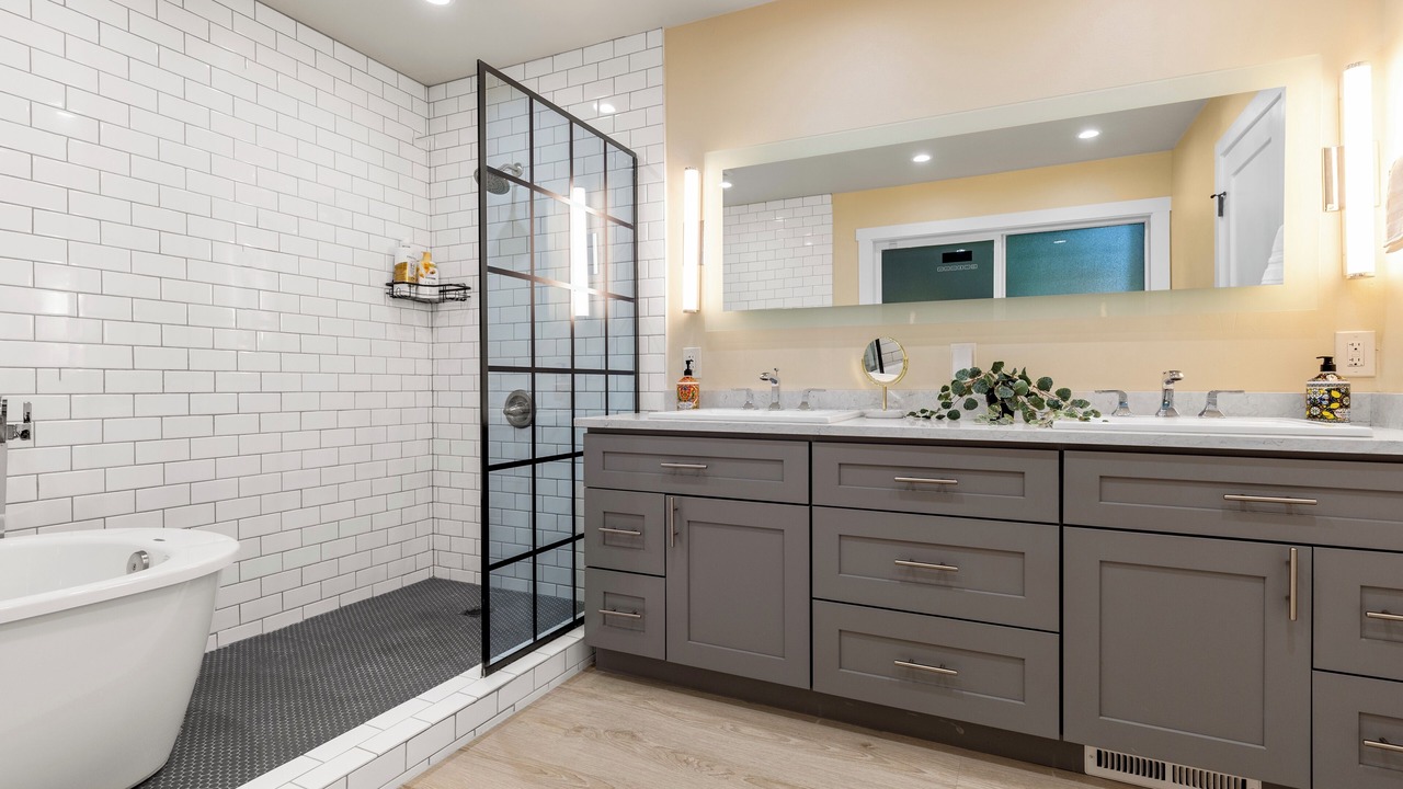 Photo of Bathroom in View Ridge