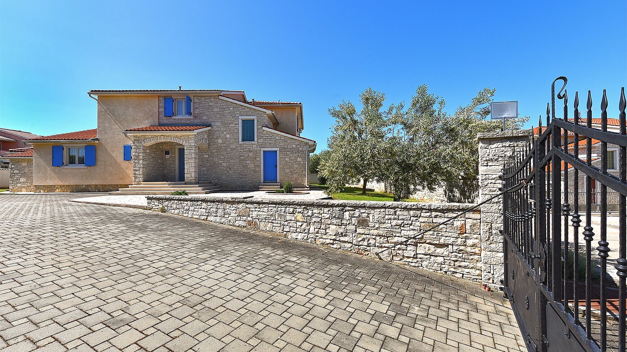 Photo of Outdoor in Gajana
