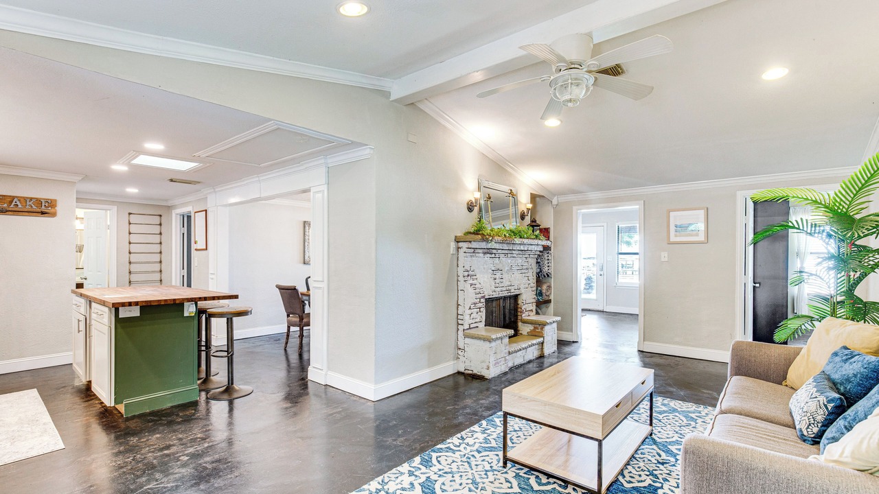 Photo of Livingroom in Newark