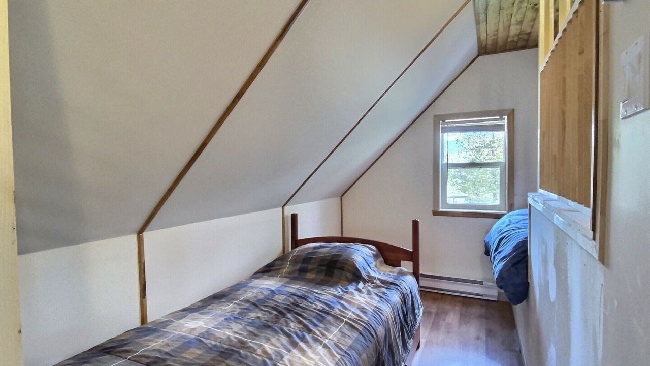 Photo of Bedroom in Adstock
