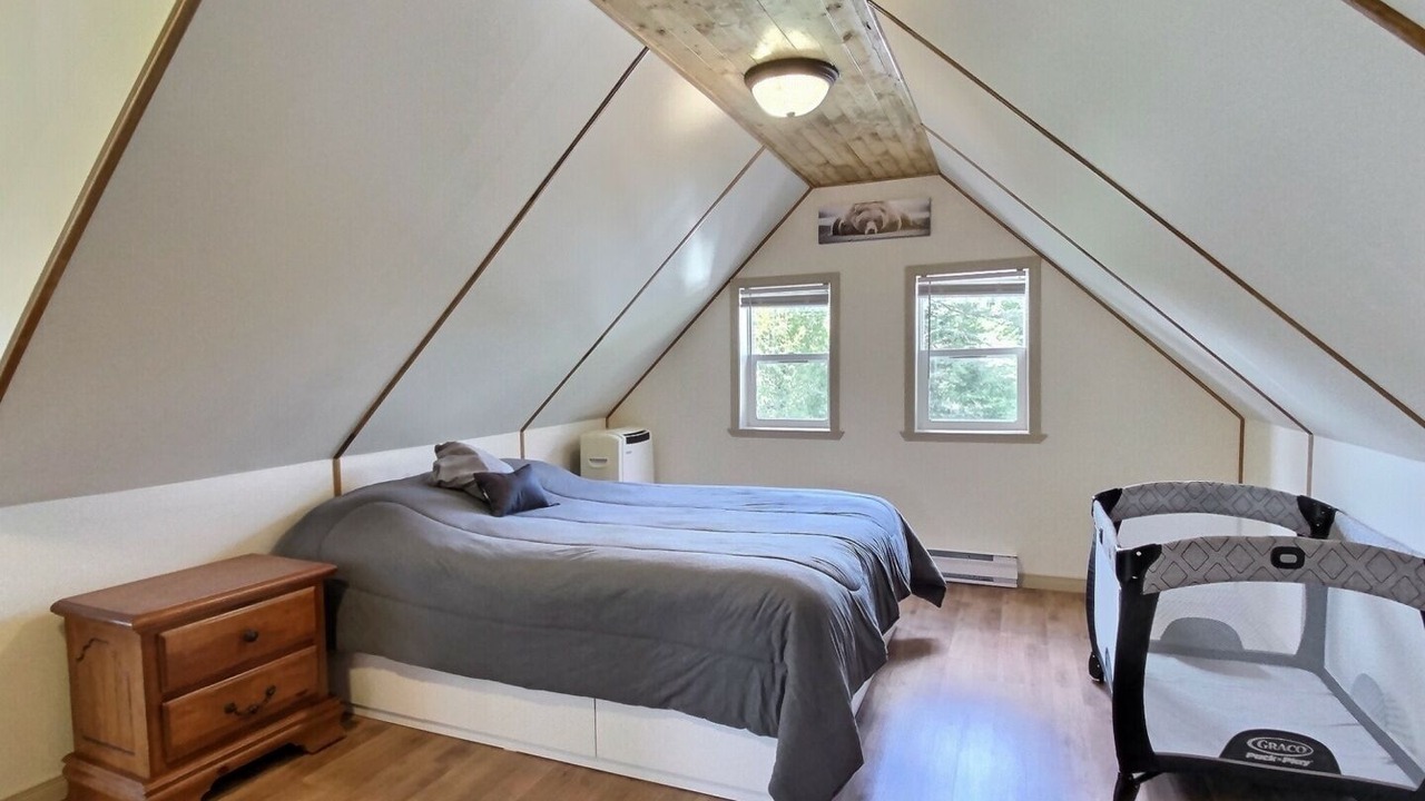 Photo of Bedroom in Adstock