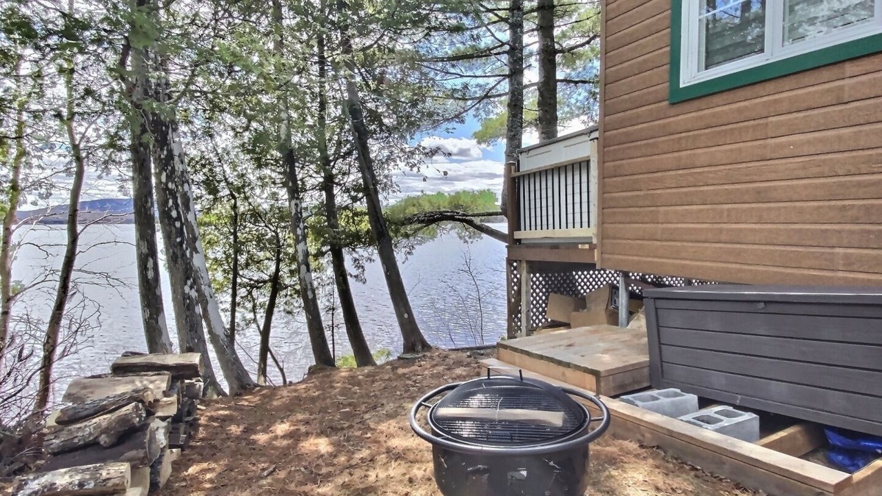Photo of Outdoor in Adstock