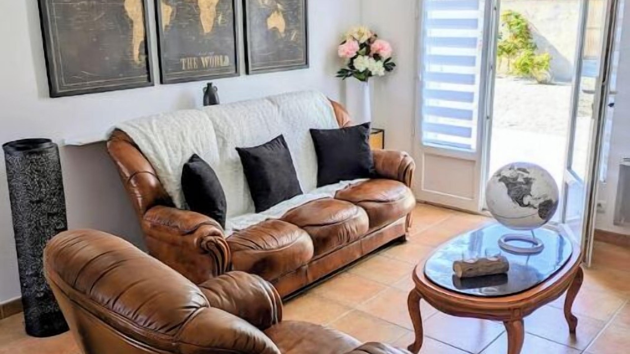 Photo of Livingroom in Angles