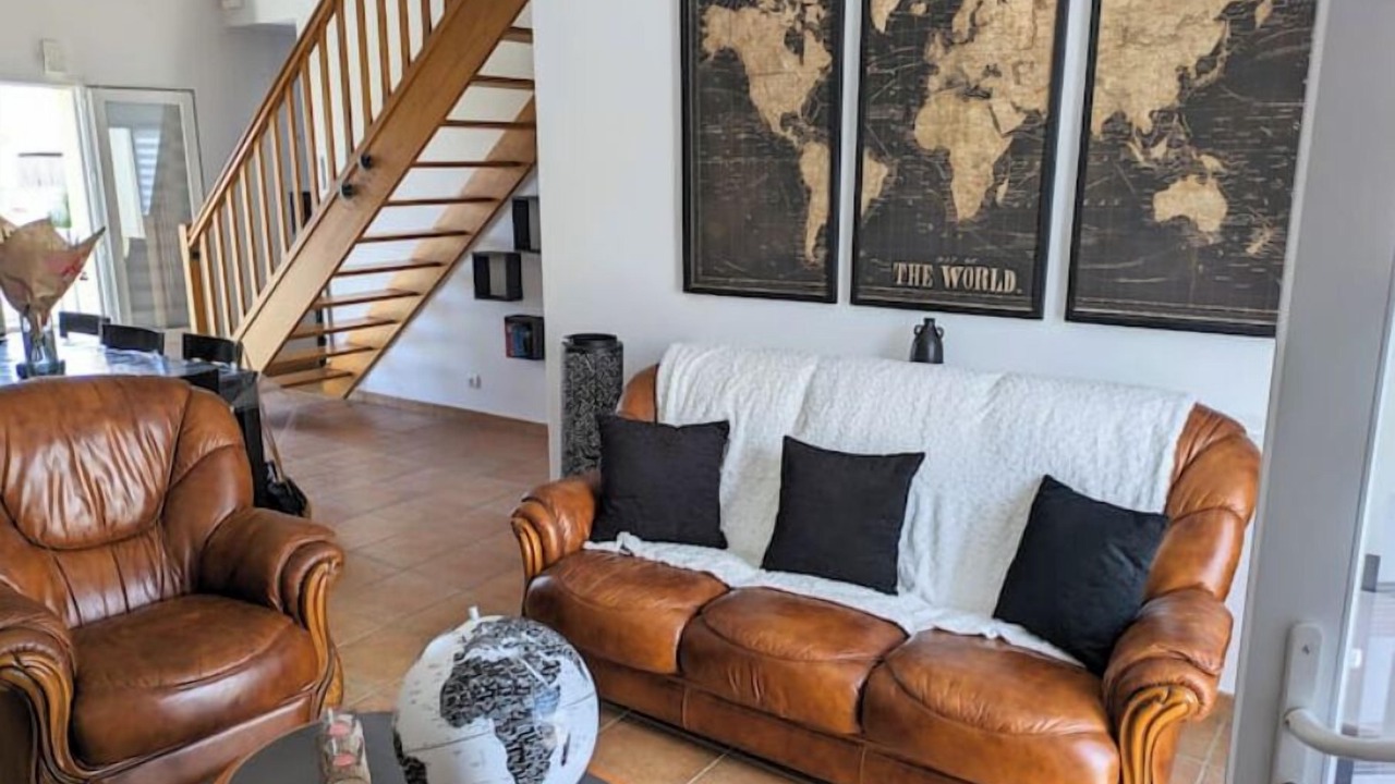 Photo of Livingroom in Angles