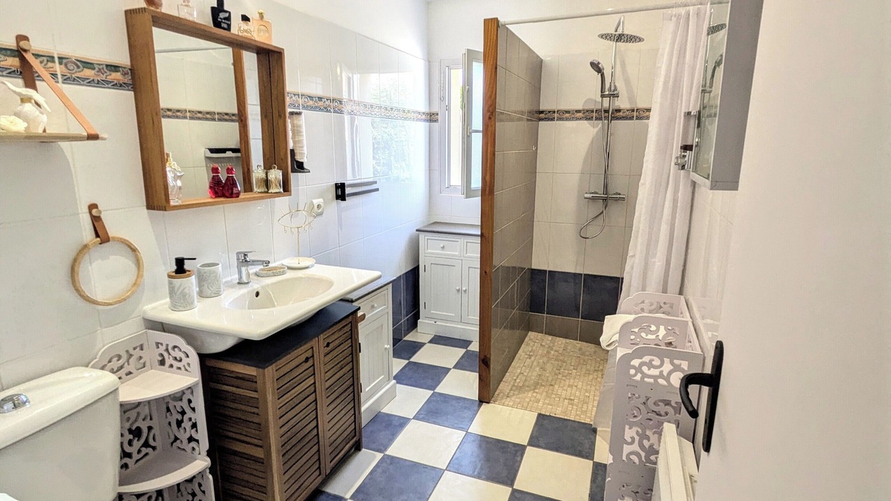 Photo of Bathroom in Angles