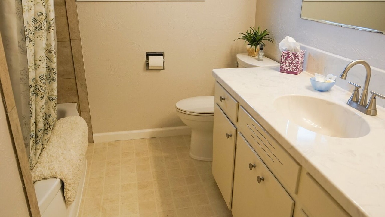 Photo of Bathroom in Cal Young