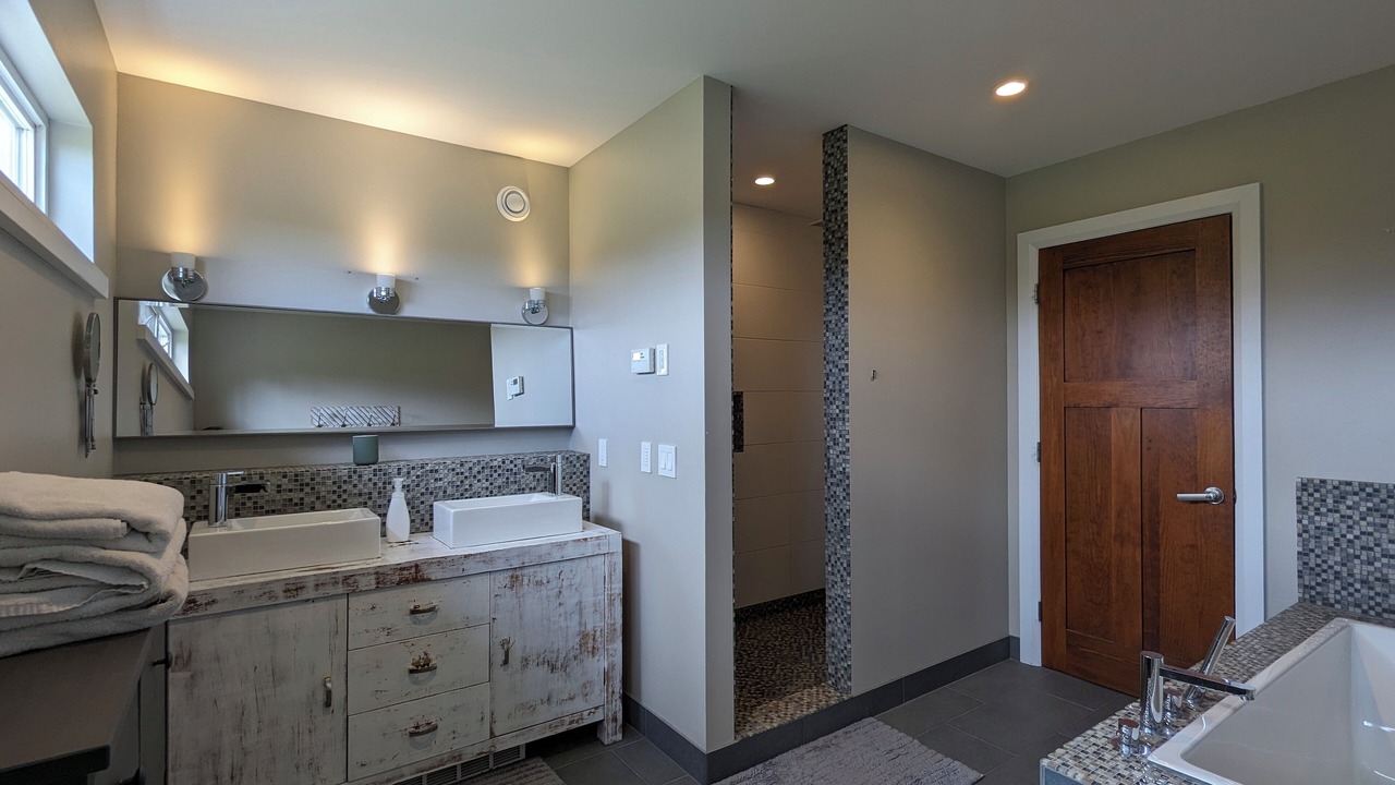 Photo of Bathroom in Charlotte's Shore