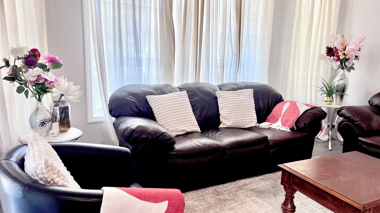 Photo of Livingroom in Shawnessy