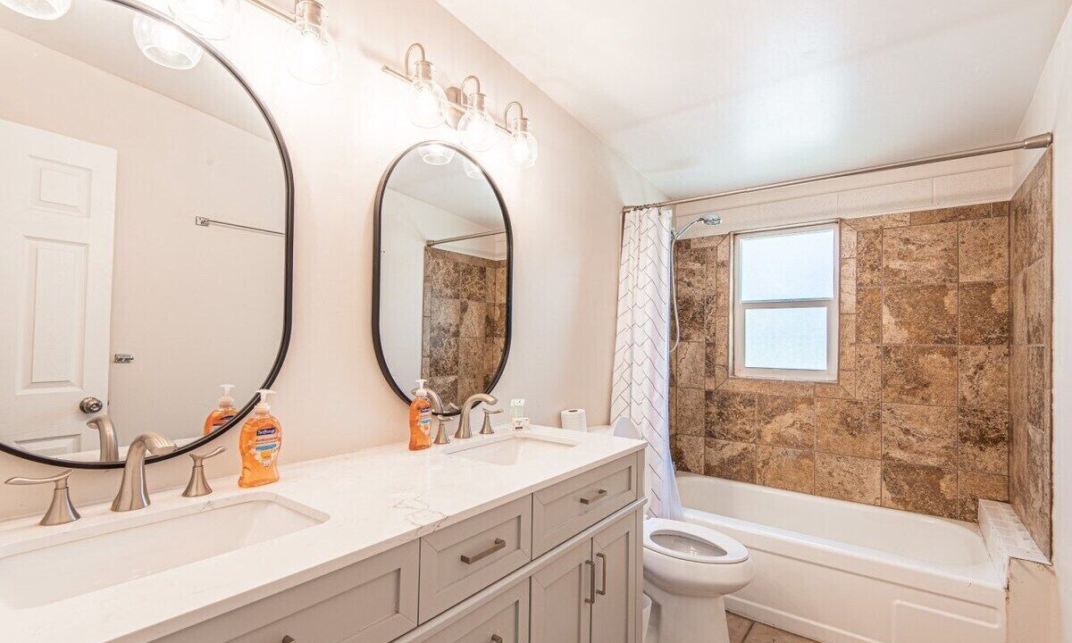 Photo of Bathroom in Laketown