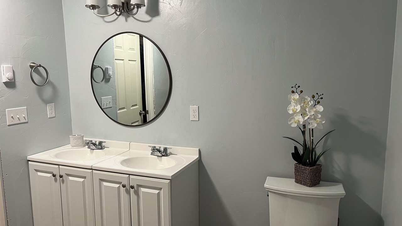 Photo of Bathroom in Gardiner