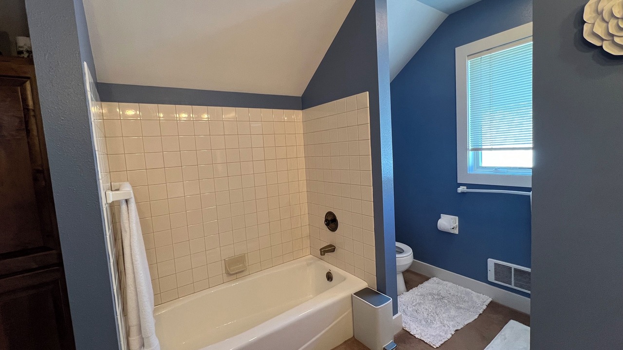 Photo of Bathroom in Gardiner