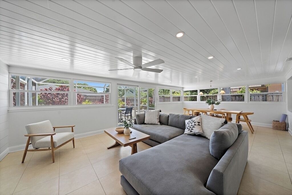 Photo of Livingroom in Paver Park