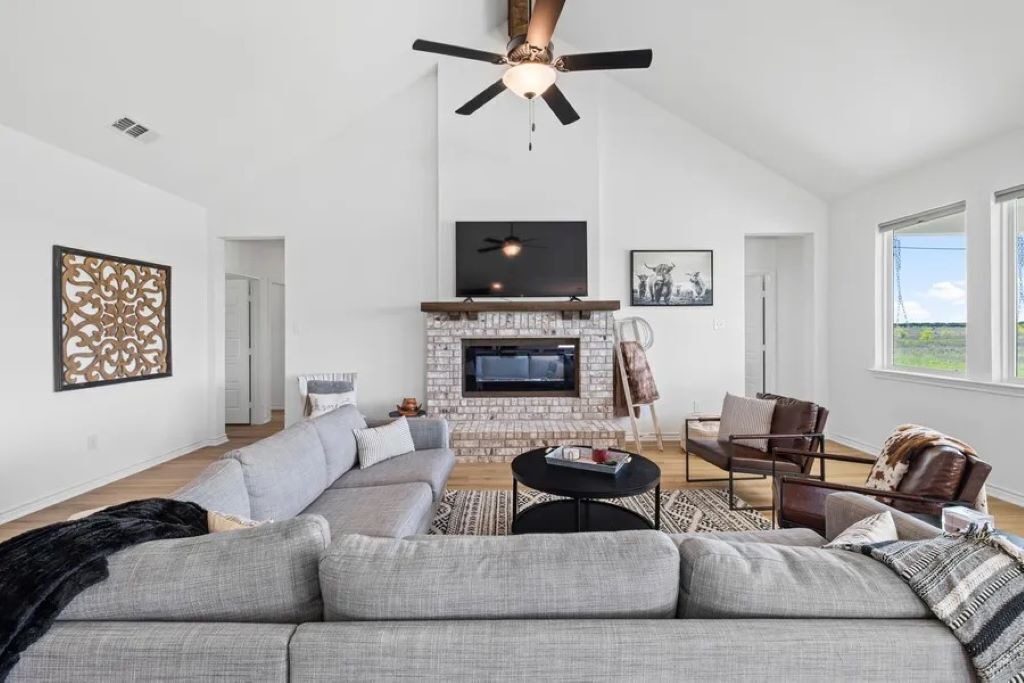 Photo of Livingroom in Lometa